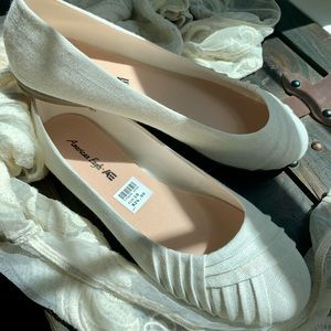 NWT American Eagle White Linen Flats 🤍